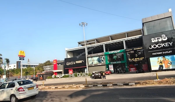 Retail stores and factory outlets at The Quad offering excellent weekend shopping options for residents of Godrej Castillo